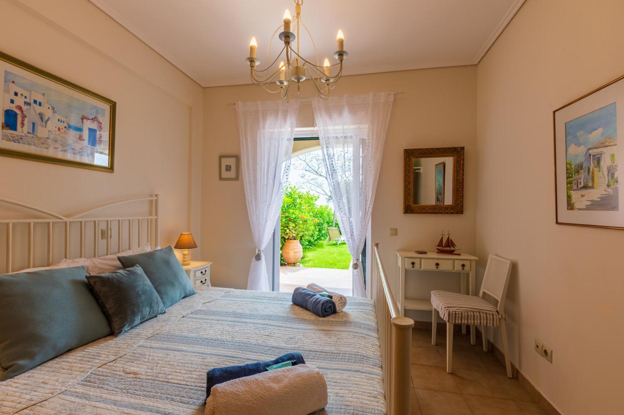 Barbati Seafront Luxury Suites Bagian luar foto